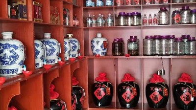 瓶裝酒橫行，是什么讓人們再次愛上小型酒廠釀酒設(shè)備生產(chǎn)的散酒？