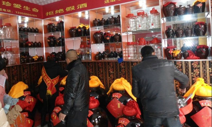 8.31用熟料釀酒設備現(xiàn)蒸現(xiàn)賣的店面適合開在城鄉(xiāng)結合部