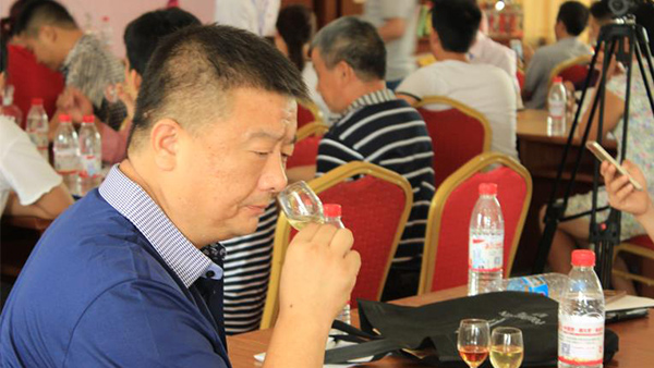電加熱釀酒設(shè)備：如何通過聞香來鑒別七種陳香老酒？