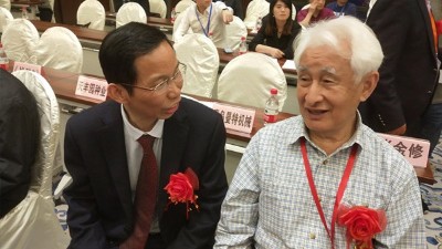 季老說喝不起茅臺喝農(nóng)村烤酒設(shè)備釀的五糧酒，這是...