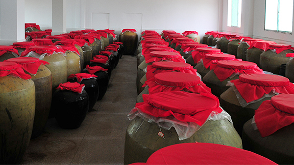 【白酒蒸餾設(shè)備】白酒陳釀對環(huán)境、儲酒容器有什么要求？