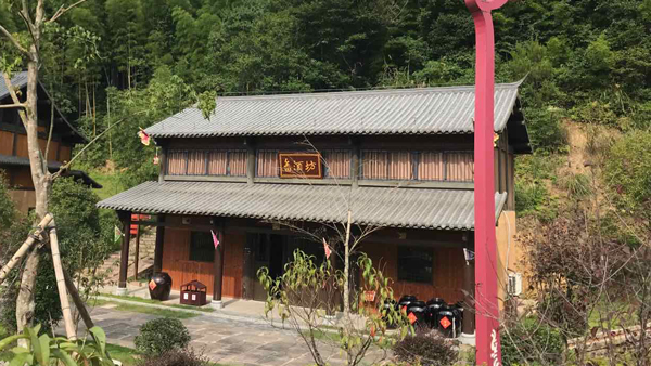 當(dāng)釀酒設(shè)備白酒酒坊注入畬族文化后，新月畬酒坊火了！