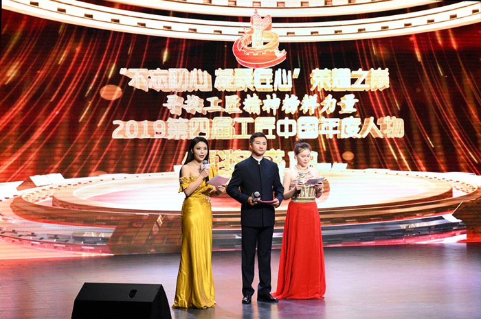 6新華社主持人張石榴、央視主持人劉哲、心靈之聲殘疾人藝術(shù)團主持人娜娜