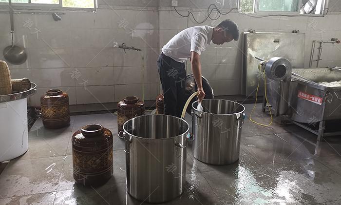 用電加熱釀酒設(shè)備做固態(tài)酒，怎樣做好場(chǎng)地衛(wèi)生？3