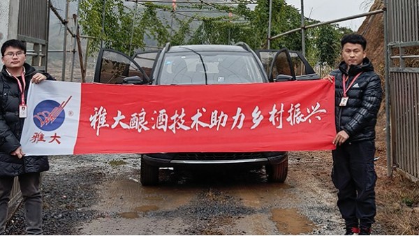 水田村引進中型釀酒設備釀酒養(yǎng)豬，強村富民促振興