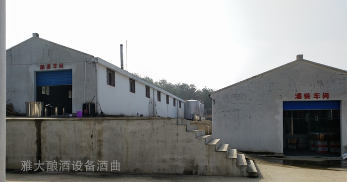 927雅大學(xué)員引進(jìn)大型釀酒設(shè)備，擴(kuò)大酒廠規(guī)模