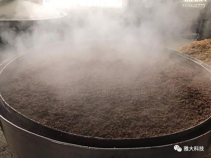 用白酒釀酒設備蒸糧時要避免埸甑溢甑