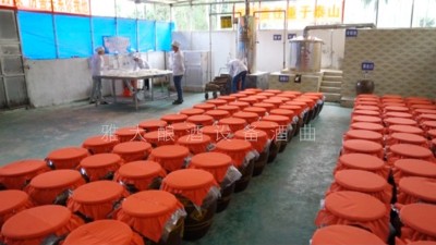 用小型酒廠釀酒設(shè)備開家小酒坊，需要投入哪些成本？