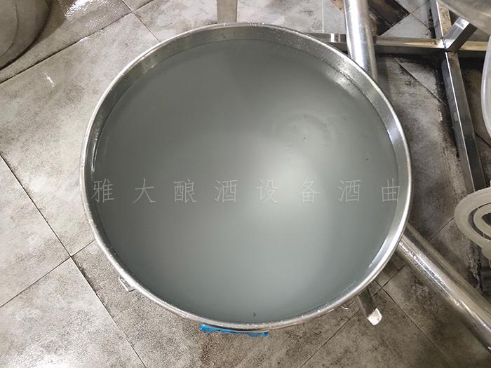 渾濁的低度酒，可復蒸來提高酒度
