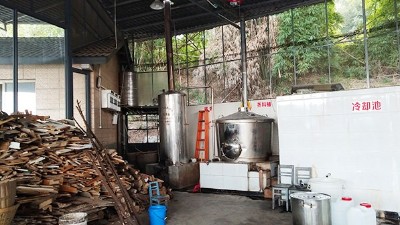 35歲后我已不再年輕，我就用釀酒蒸餾設(shè)備回家釀酒