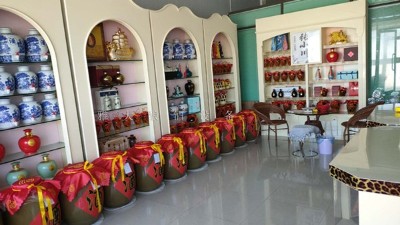 想開家純糧釀酒設(shè)備酒坊，但我一點(diǎn)也不會(huì)，有什么建議？