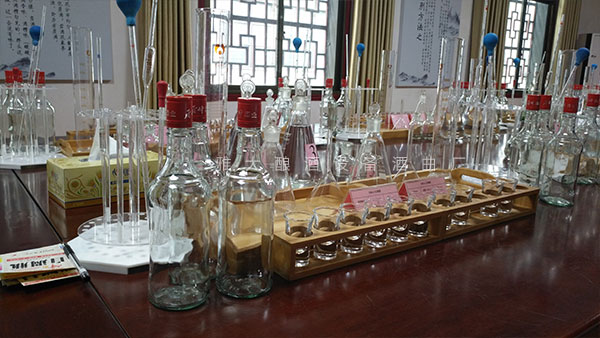 不銹鋼釀酒設(shè)備：你要害怕“勾兌”白酒到什么時候？