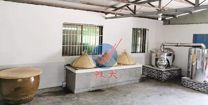 改造后的蒸酒車間設計合理，擺放整齊