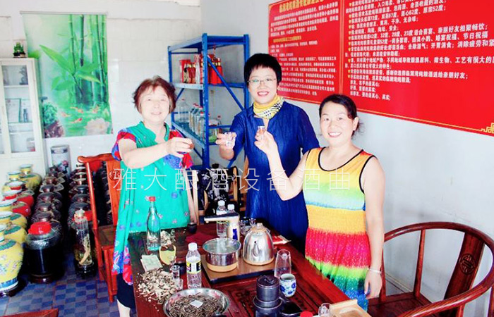 雅大釀酒設(shè)備廠家釀酒國匠親自指導(dǎo)的黃莉萍，如今做得怎么樣了23
