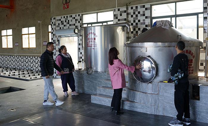對(duì)老酒坊升級(jí)，加購(gòu)一套1000型大型釀酒設(shè)備