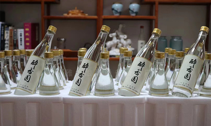 用純糧釀酒設(shè)備開酒坊，要有自己的商標(biāo)