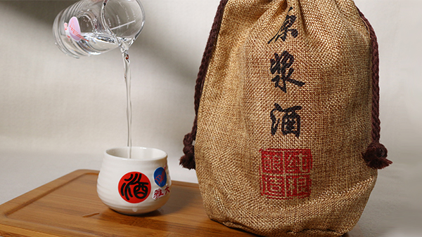 用小型釀酒設(shè)備釀造的白酒，為什么能品出花果香？