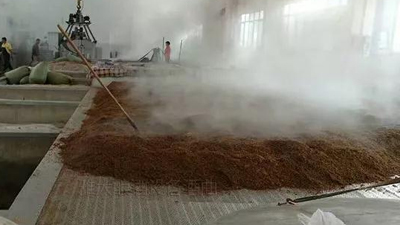 用燒酒設(shè)備做酒多年的老師傅告訴你，窖池應(yīng)這樣搭建與維護(hù)！
