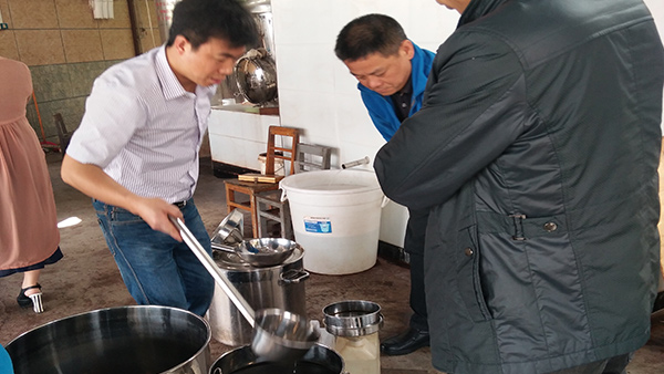 用雅大釀酒設(shè)備做酒不會賣酒，看虎哥如何利玩轉(zhuǎn)聚會營銷