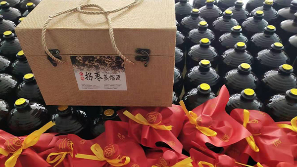 用這款水果酒曲將拐棗釀成酒，野果變金果，利潤(rùn)翻倍