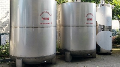 茅臺(tái)鎮(zhèn)一儲(chǔ)酒罐破裂損失幾十萬(wàn)，不銹鋼儲(chǔ)酒罐到底怎么選？