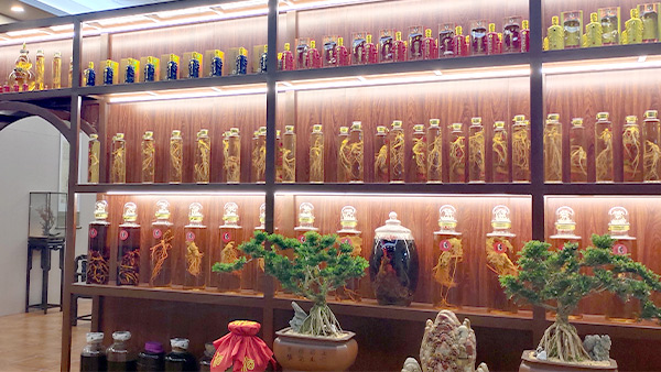 用小型白酒設(shè)備開(kāi)酒坊，怎樣才能在同行中脫穎而出？