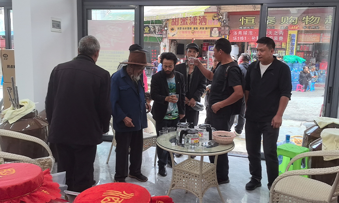 愛(ài)酒者口口傳播，上門(mén)買酒者越來(lái)越多