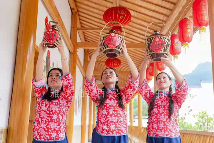 從廚師到釀酒師，用蒸餾釀酒設(shè)備釀出美酒，釀出紅火日子