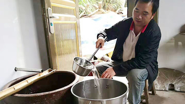從廚師到釀酒師，用蒸餾釀酒設(shè)備釀出美酒，釀出紅火日子