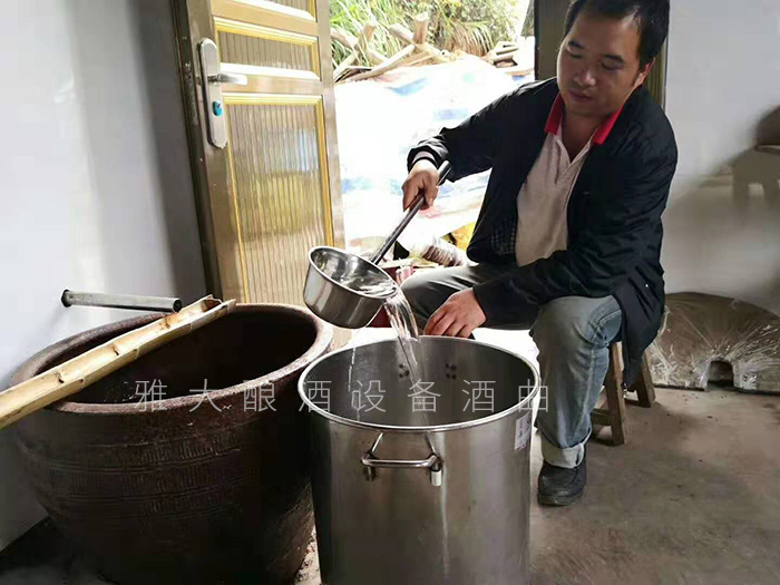 從廚師到釀酒師，用蒸餾釀酒設(shè)備釀出美酒，釀出紅火日子
