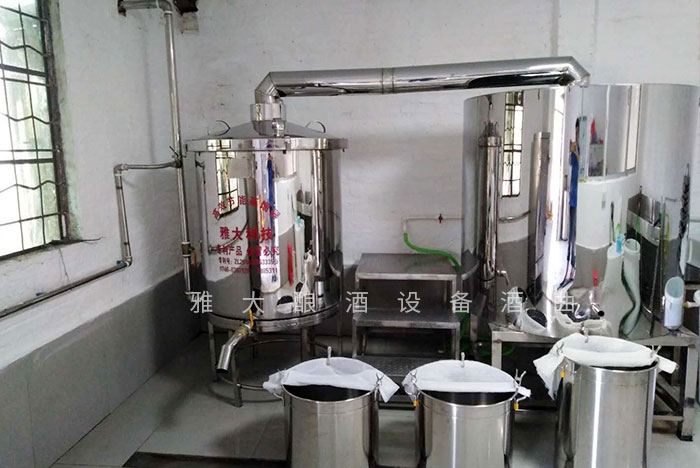 雅大蒸汽釀酒設備出酒
