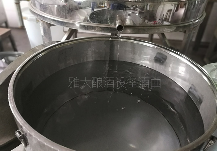 9.3蒸汽釀酒設(shè)備釀出來(lái)的同一鍋酒，不同階段酒質(zhì)不一樣