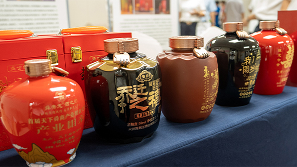 小鎮(zhèn)酒坊靠純糧婚宴定制酒，春節(jié)期間爆單3萬