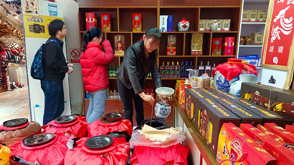 為什么這么多人喜歡喝白酒釀酒設(shè)備釀造的清香型白酒？