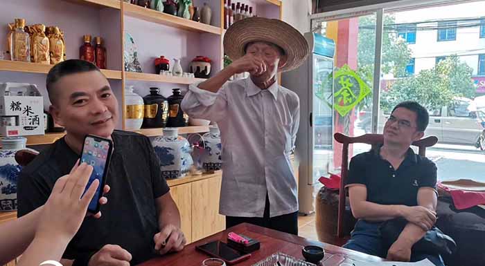 2.24現(xiàn)場品酒，體會酒的口感變化.jpg