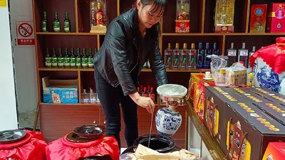 用熟料釀酒設(shè)備開家酒坊現(xiàn)蒸現(xiàn)賣，怎樣選址你清楚嗎