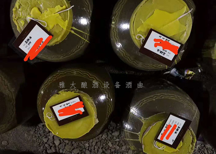 私人定制洞藏酒，每一壇上都寫上顧客的名字