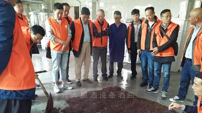 釀酒跟老師傅學(xué)工藝，不如來雅大釀酒設(shè)備廠家學(xué)全套釀酒技術(shù)